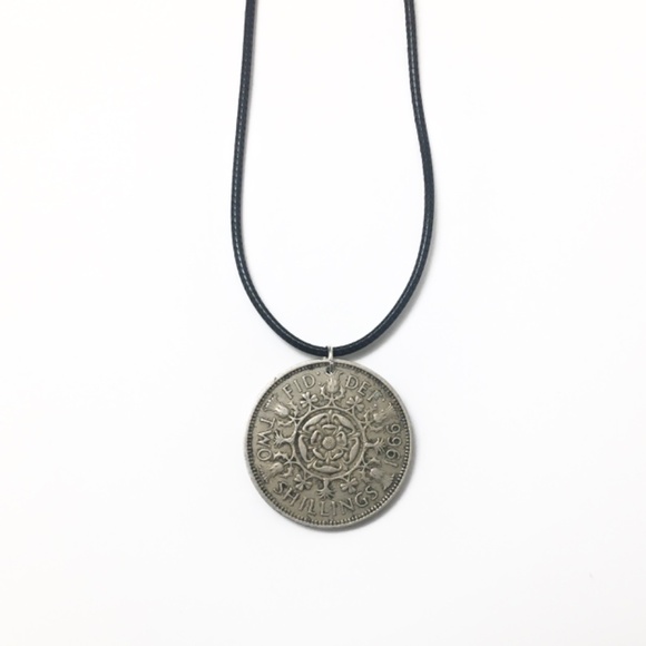 Young Queen Elizabeth Coin Necklace — 1966 Two Shillings - Picture 2 of 4